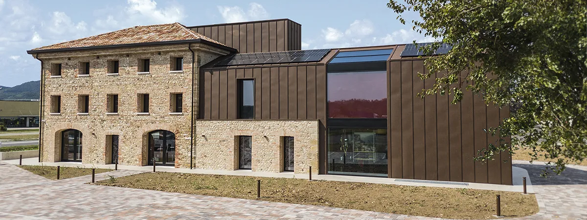 The Skin - Storie di metalli: Vestis aggraffato